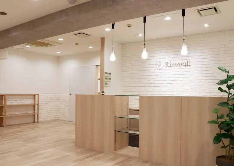 リントスル秋葉原店のジム内（受付の画像）