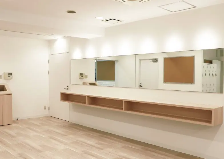 リントスル秋葉原店のジム内（パウダールームの画像）