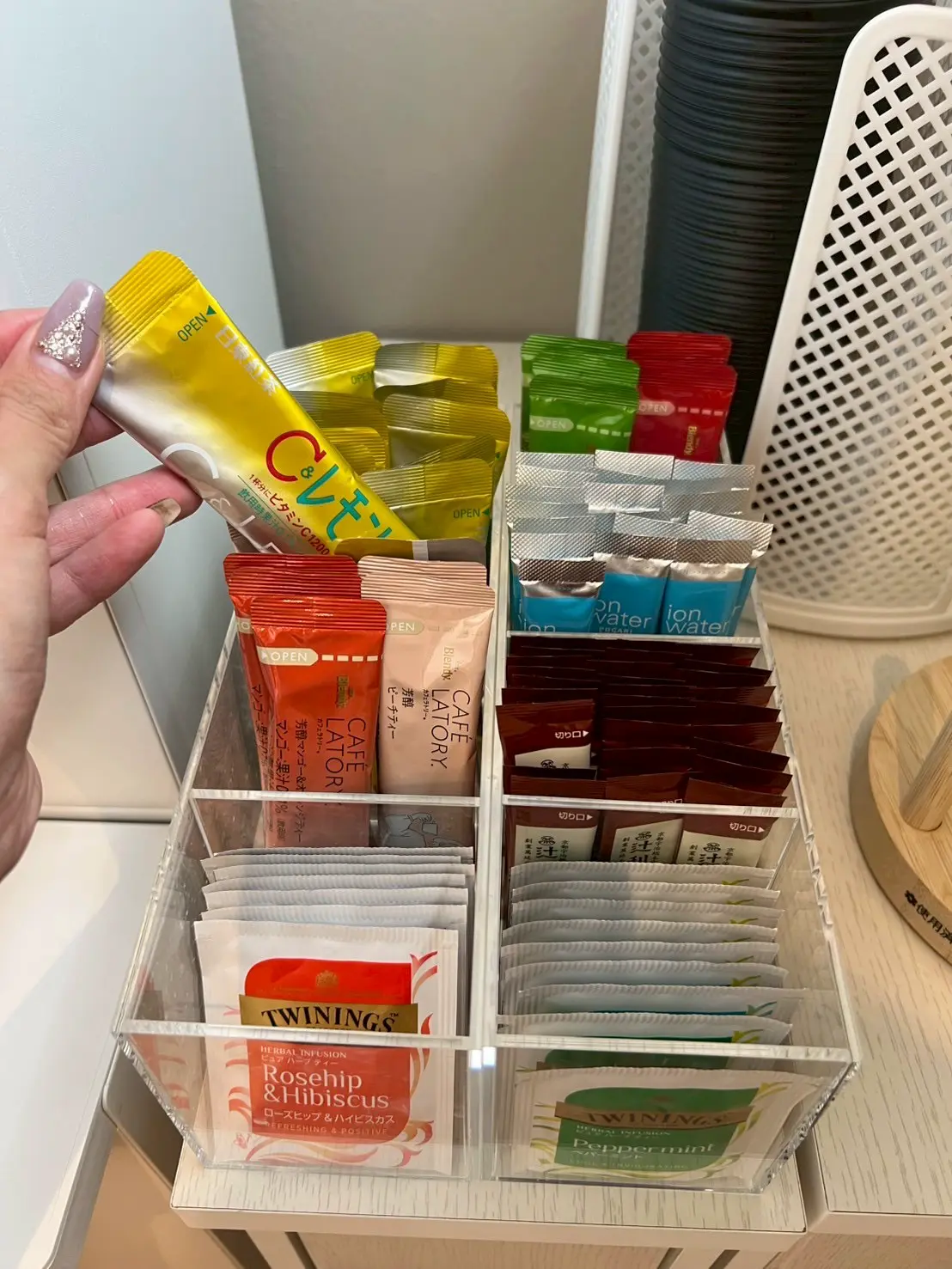 theSILK浅草店のピラティススタジオ内の画像(紅茶やお茶の粉末)