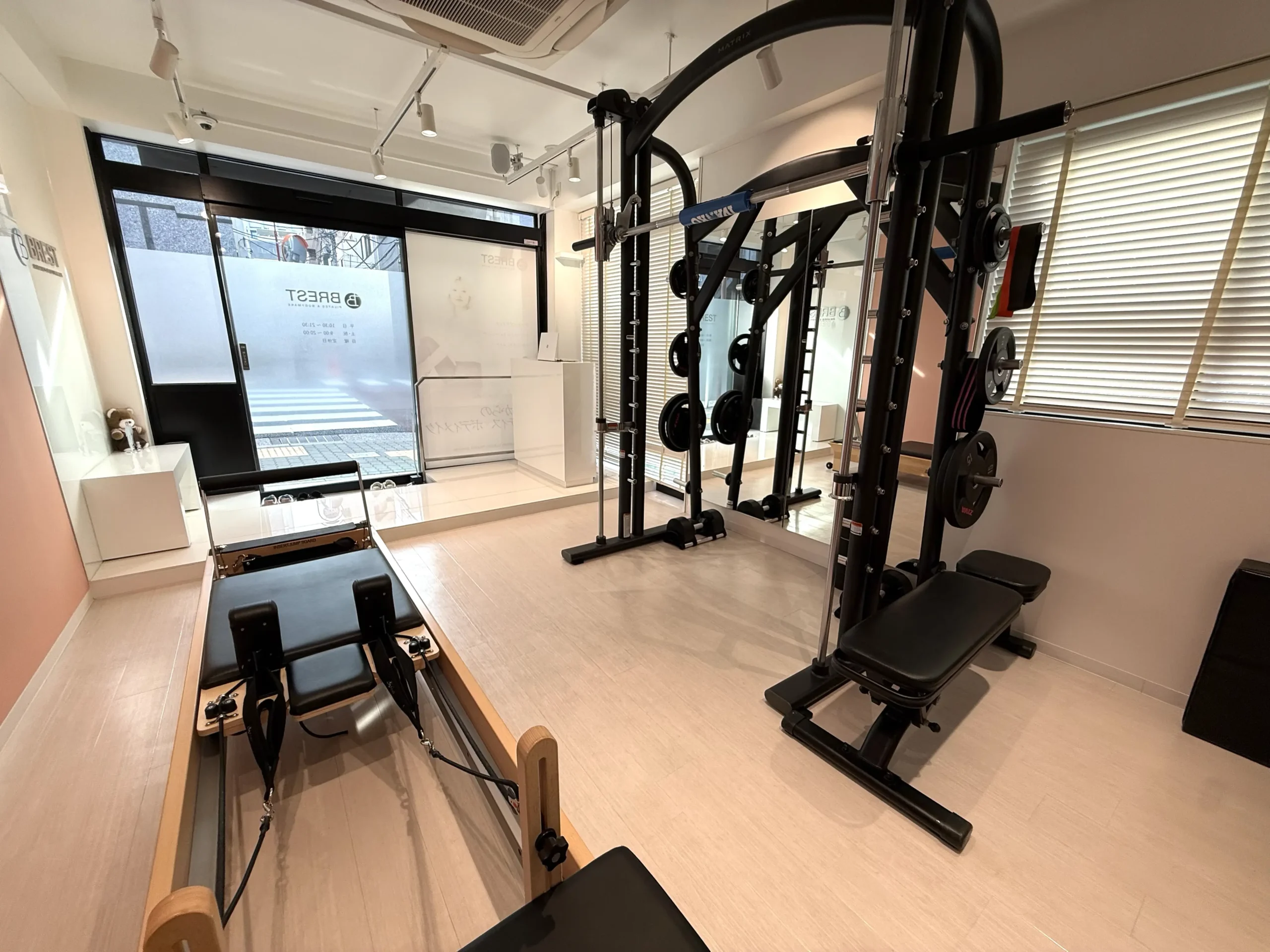 BREST PILATES&BODYMAKE 本郷三丁目店のスタジオ内の画像
