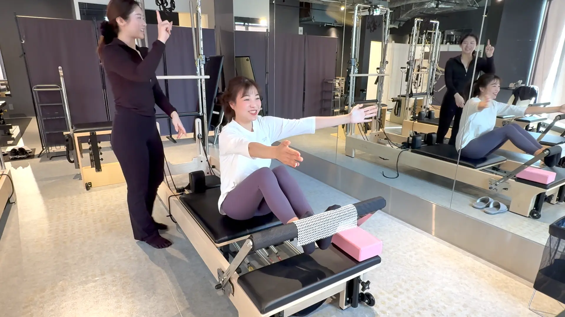 セレスティア池袋店で体験取材をした際のお腹のエクササイズの様子