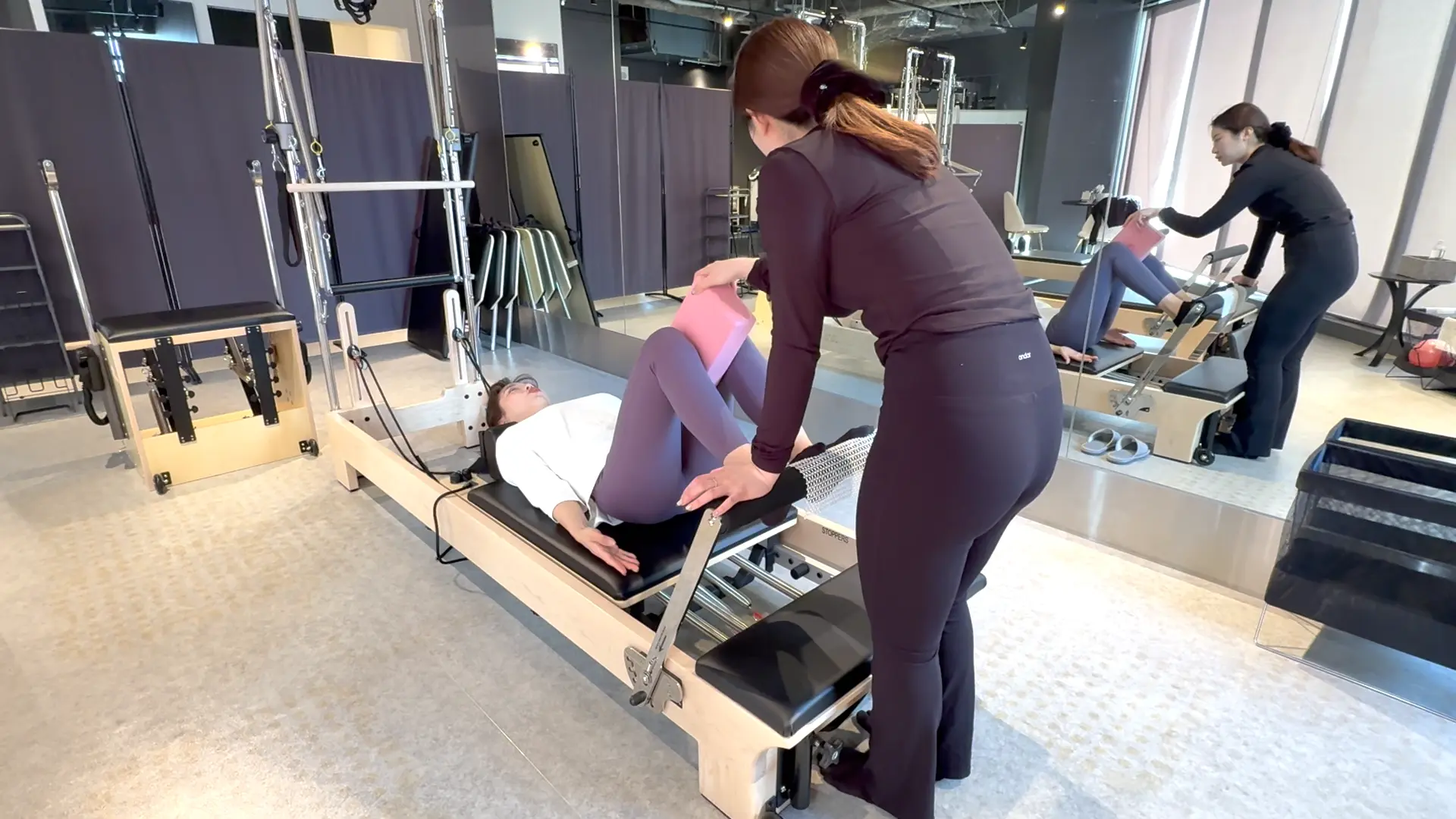 セレスティア池袋店で体験取材をした際のお腹のエクササイズの様子