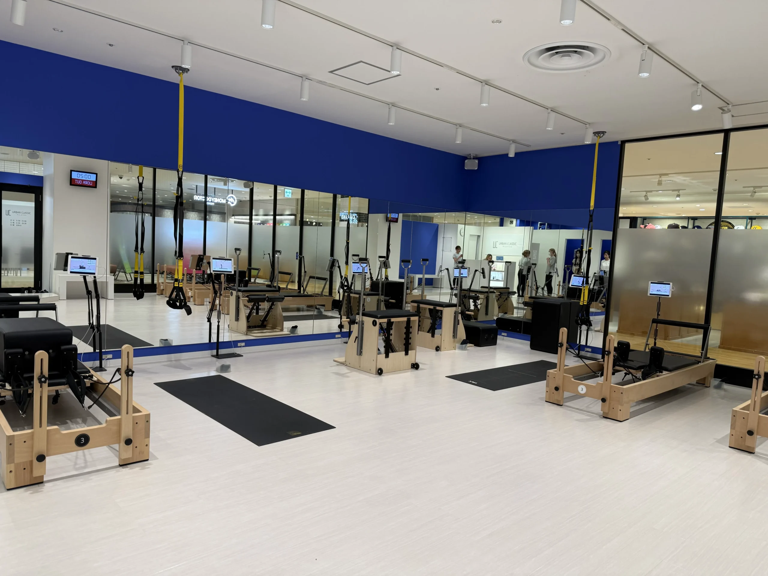 アーバンクラシックピラティス錦糸町のマシンエリアとTRX設備