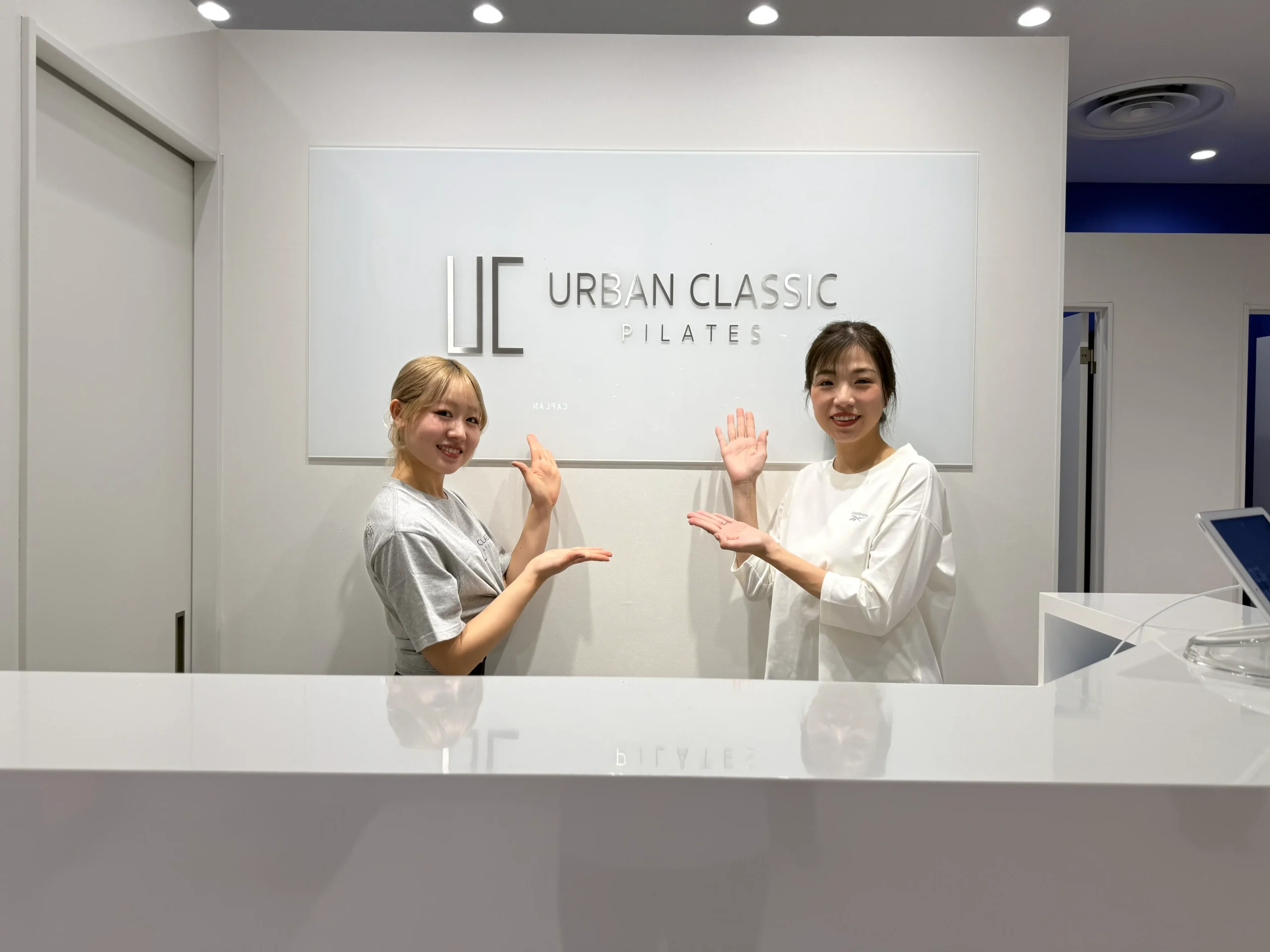 アーバンクラシックピラティス錦糸町店で体験&インタビューをした時のトレーナーさんとの写真