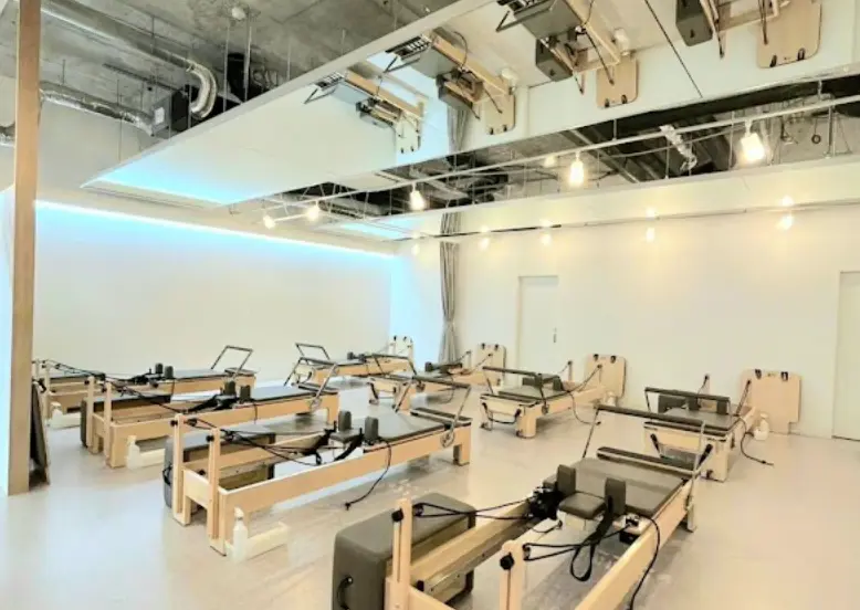 Pilates Mirror 武蔵境店のスタジオ内