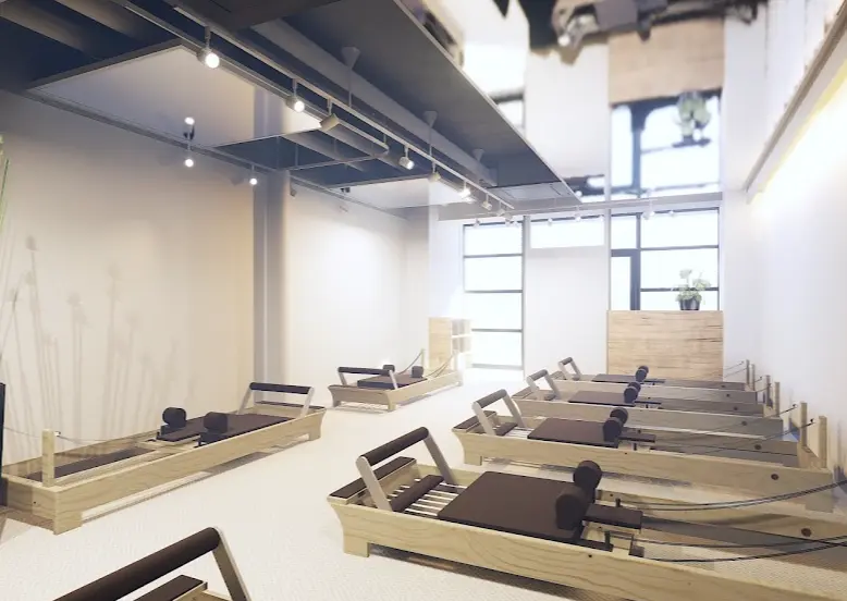 Pilates Mirror 中目黒店のスタジオ内