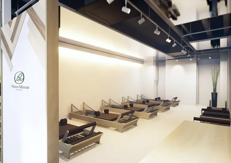 Pilates Mirror 中目黒店のスタジオ内