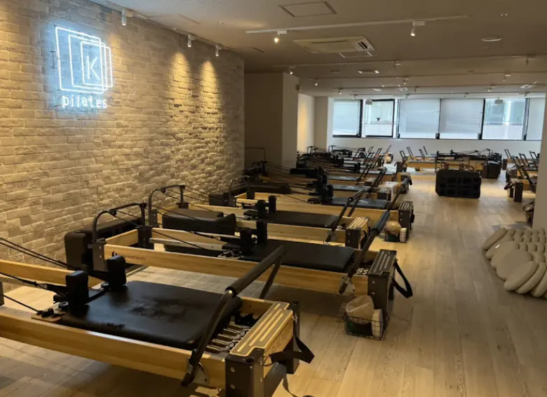 ピラティスK池袋店のスタジオ設備(リフォーマー)
