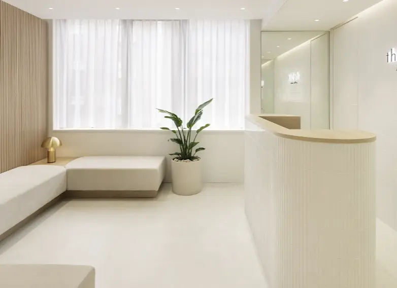 theSILK新宿店の待合スペース