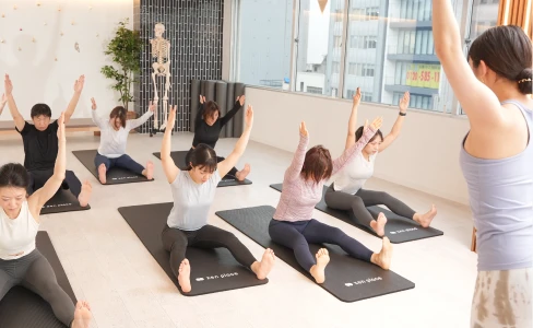 zen place ピラティスのグループレッスン(マットピラティス)の様子