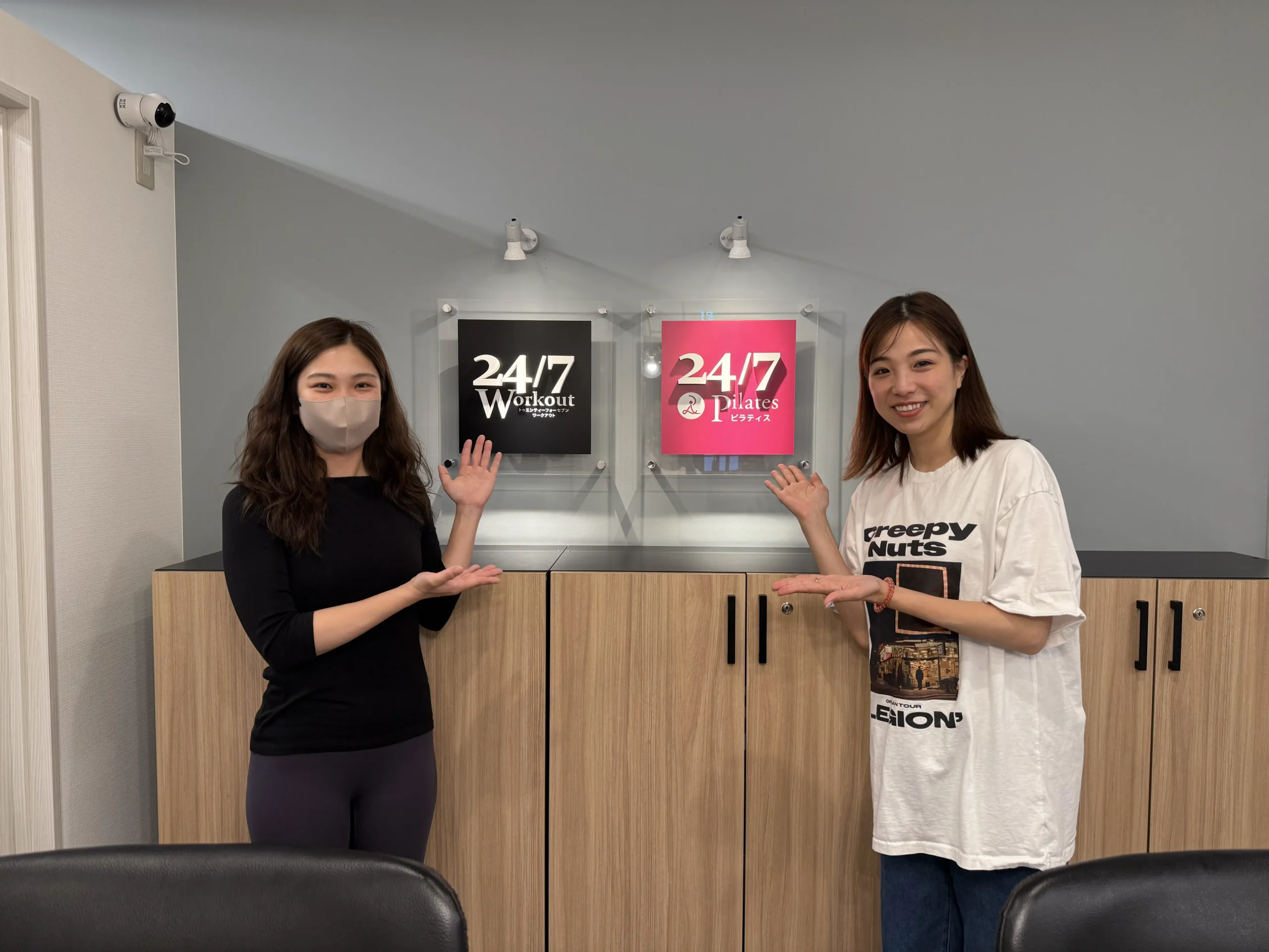 24/7ピラティス 上野店で体験後にインストラクターさんと撮影した写真